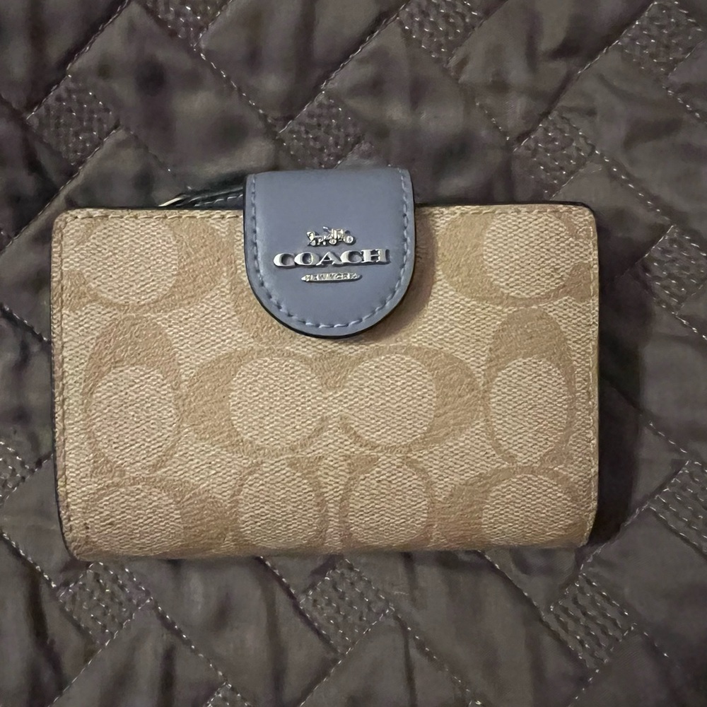 Coach Medium Corner Zip Wallet